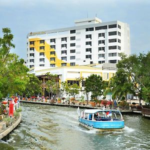 Tun Fatimah Riverside Hotel